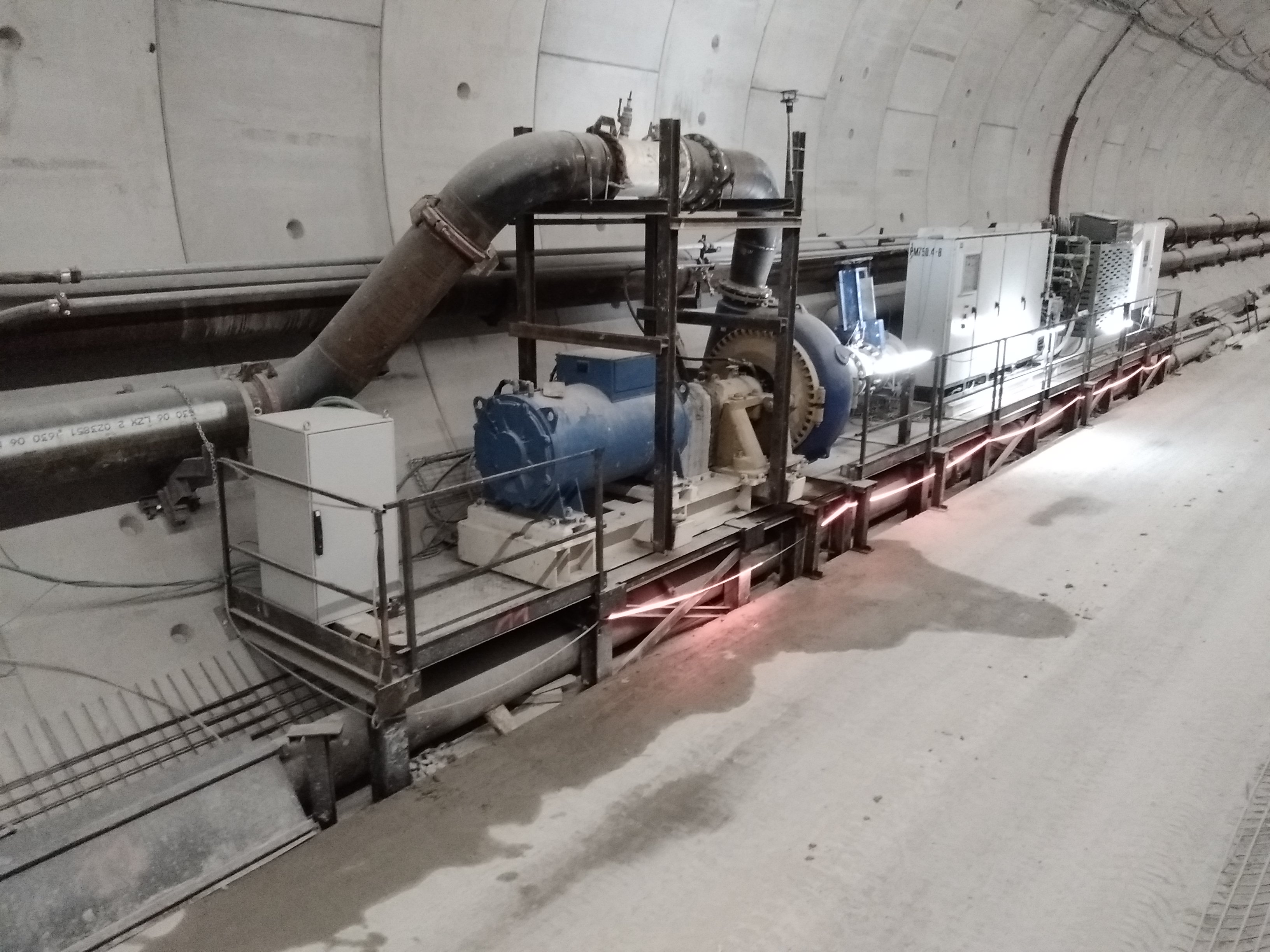 Pompes de marinage alimentées en basse tension sur chantier tunnel